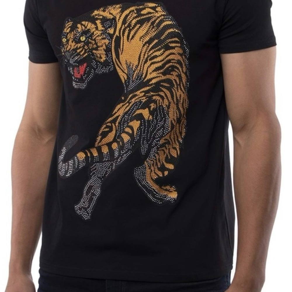 Men's Black Short-Sleeve Tee with Bold Tiger Motif used good condition